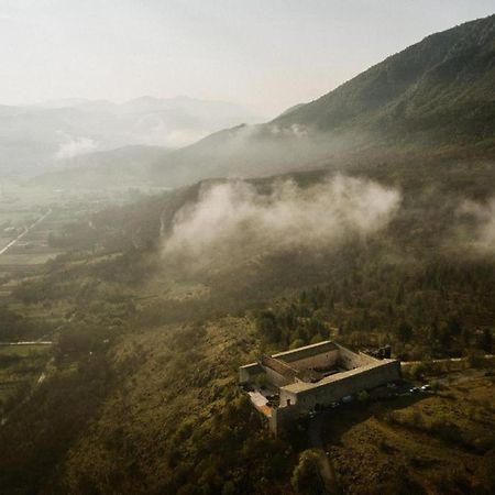 Monastero Fortezza Di Santo Spirito Hotel Fossa Екстериор снимка